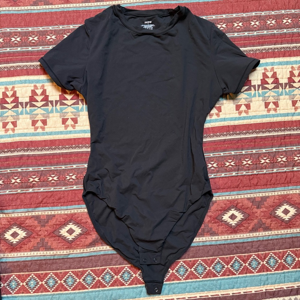 SKIMS black bodysuit size medium